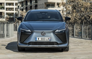 Lexus RZ z nowym elektrycznym napędem