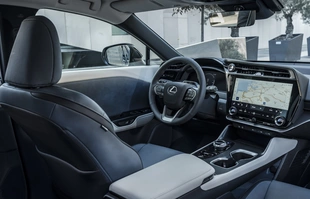 Lexus RZ z nowym elektrycznym napędem