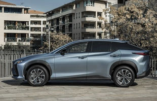 Lexus RZ z nowym elektrycznym napędem