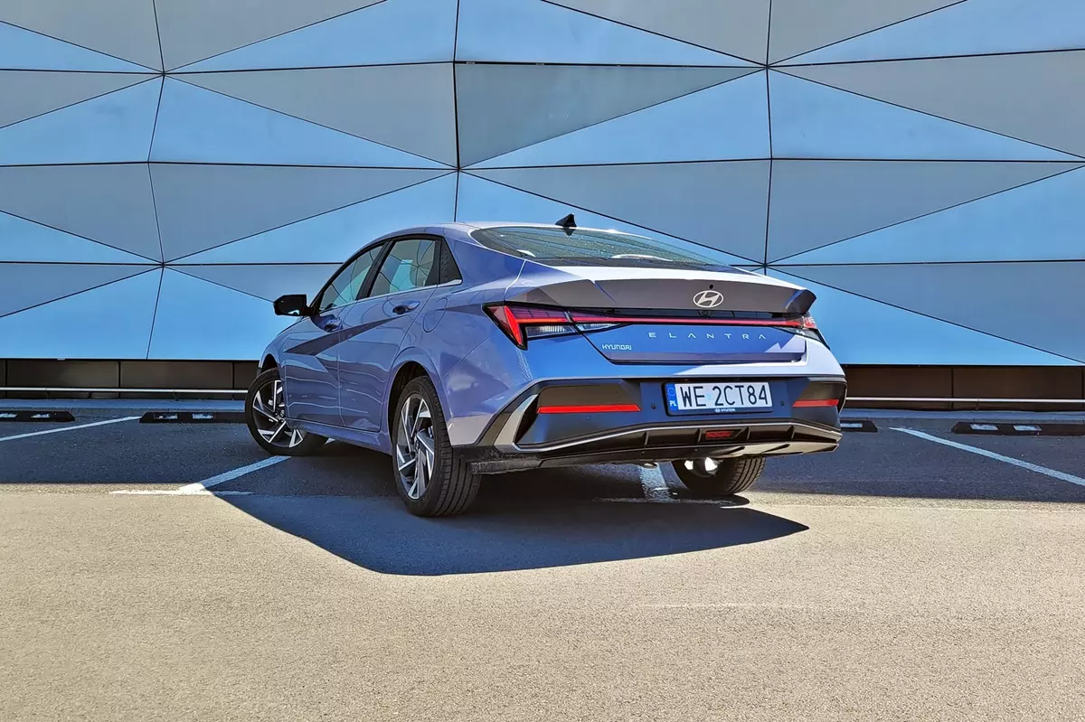 Hyundai Elantra 2024 Executive CVT – samochód bezkonkurencyjny?