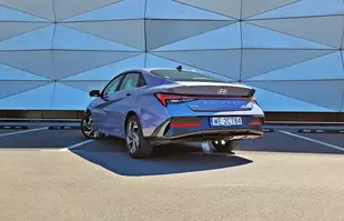 Hyundai Elantra 2024 Executive CVT – samochód bezkonkurencyjny?