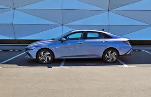 Hyundai Elantra 2024 Executive CVT – samochód bezkonkurencyjny?