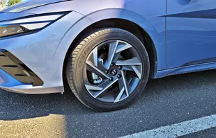 Hyundai Elantra 2024 Executive CVT – samochód bezkonkurencyjny?