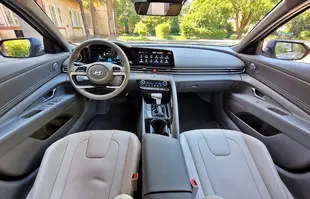 Hyundai Elantra 2024 Executive CVT – samochód bezkonkurencyjny?
