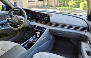 Hyundai Elantra 2024 Executive CVT – samochód bezkonkurencyjny?