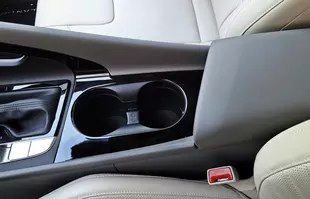 Hyundai Elantra 2024 Executive CVT – samochód bezkonkurencyjny?