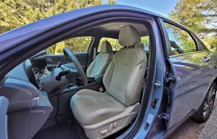 Hyundai Elantra 2024 Executive CVT – samochód bezkonkurencyjny?