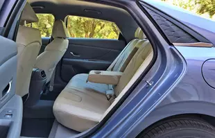 Hyundai Elantra 2024 Executive CVT – samochód bezkonkurencyjny?