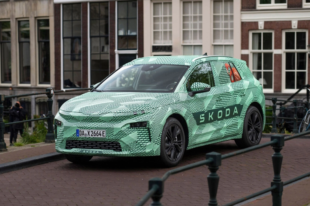 Skoda Elroq w kamuflażu