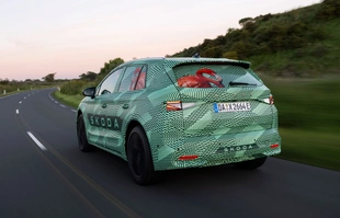 Skoda Elroq w kamuflażu