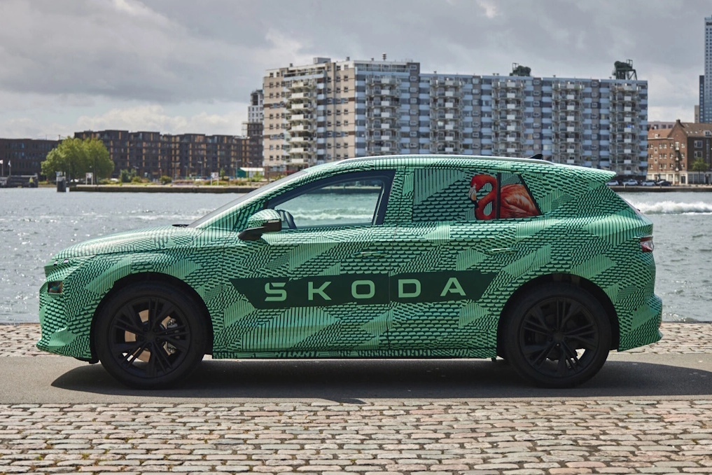 Skoda Elroq w kamuflażu