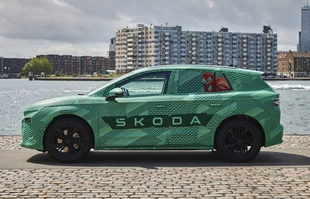 Skoda Elroq w kamuflażu