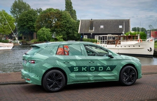 Skoda Elroq w kamuflażu