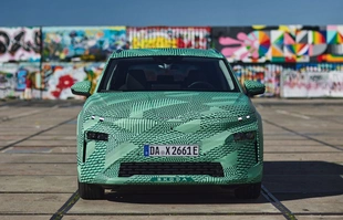 Skoda Elroq w kamuflażu