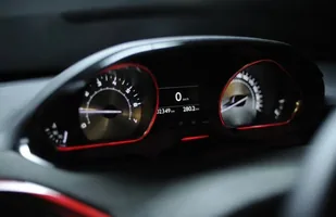 Miejski Peugeot za 100 tys. zł. Oto 208 GTI — zdjęcie 2