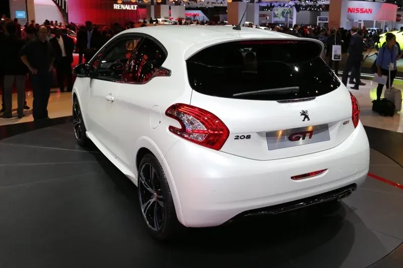 Peugeot 208 GTI na salonie w Paryżu