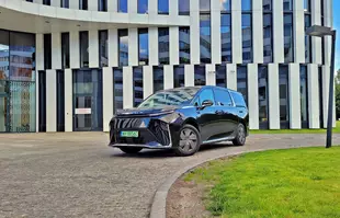 Maxus Mifa 9 - elektryczny super luksusowy van prosto z Chin