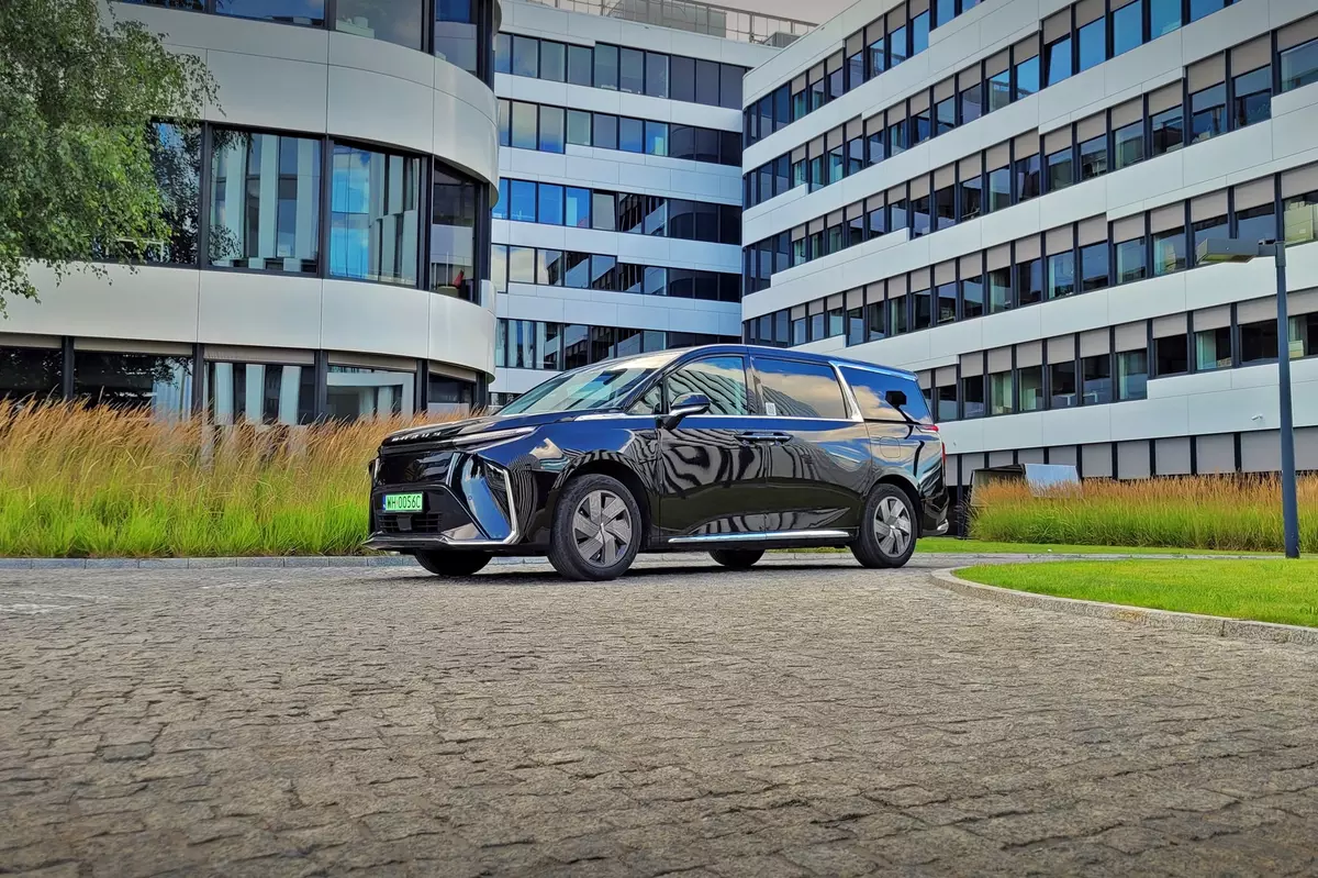 Maxus Mifa 9 - elektryczny super luksusowy van prosto z Chin