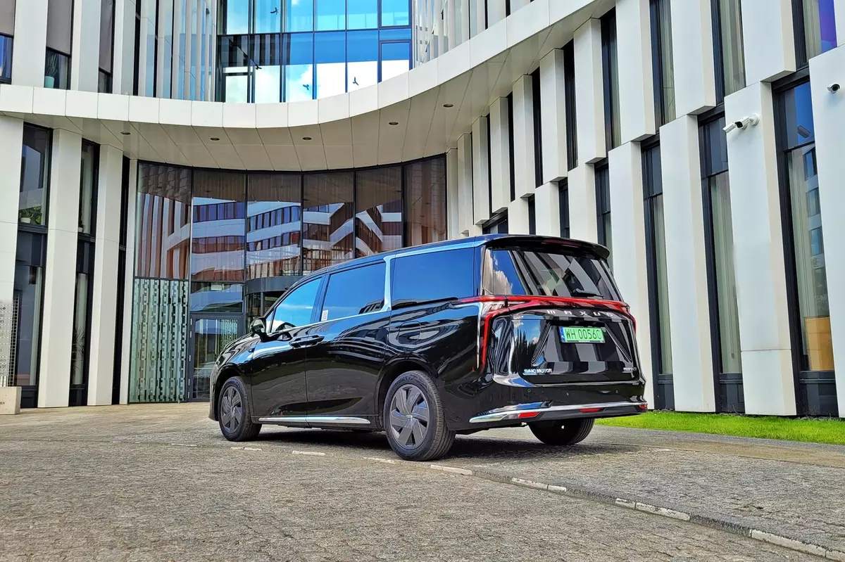 Maxus Mifa 9 - elektryczny super luksusowy van prosto z Chin