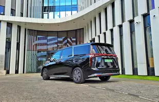 Maxus Mifa 9 - elektryczny super luksusowy van prosto z Chin