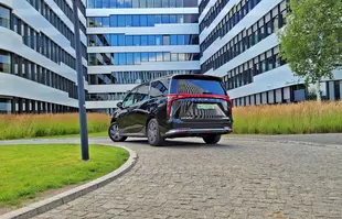 Maxus Mifa 9 - elektryczny super luksusowy van prosto z Chin
