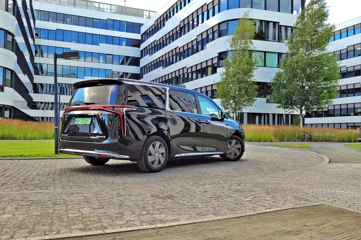 Maxus Mifa 9 - elektryczny super luksusowy van prosto z Chin