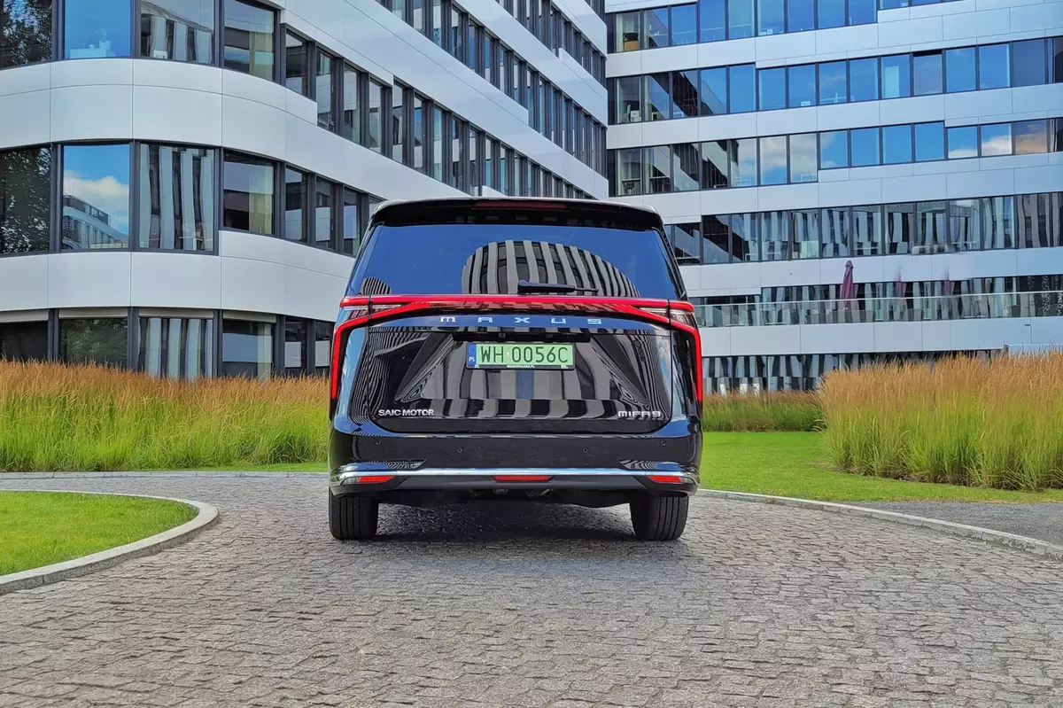 Maxus Mifa 9 - elektryczny super luksusowy van prosto z Chin