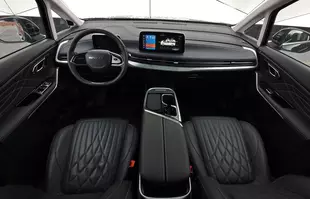 Maxus Mifa 9 - elektryczny super luksusowy van prosto z Chin