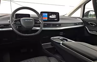 Maxus Mifa 9 - elektryczny super luksusowy van prosto z Chin