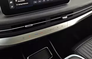 Maxus Mifa 9 - elektryczny super luksusowy van prosto z Chin