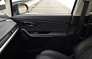 Maxus Mifa 9 - elektryczny super luksusowy van prosto z Chin