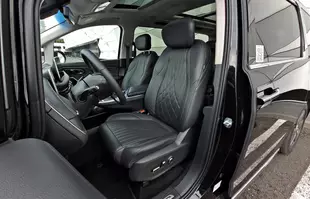 Maxus Mifa 9 - elektryczny super luksusowy van prosto z Chin