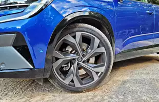 Renault Austral E-Tech - pod każdym względem nietypowa hybryda