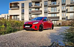 Mazda 2 Hybrid - bliźniaczka Toyoty Yaris