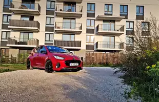 Mazda 2 Hybrid - bliźniaczka Toyoty Yaris