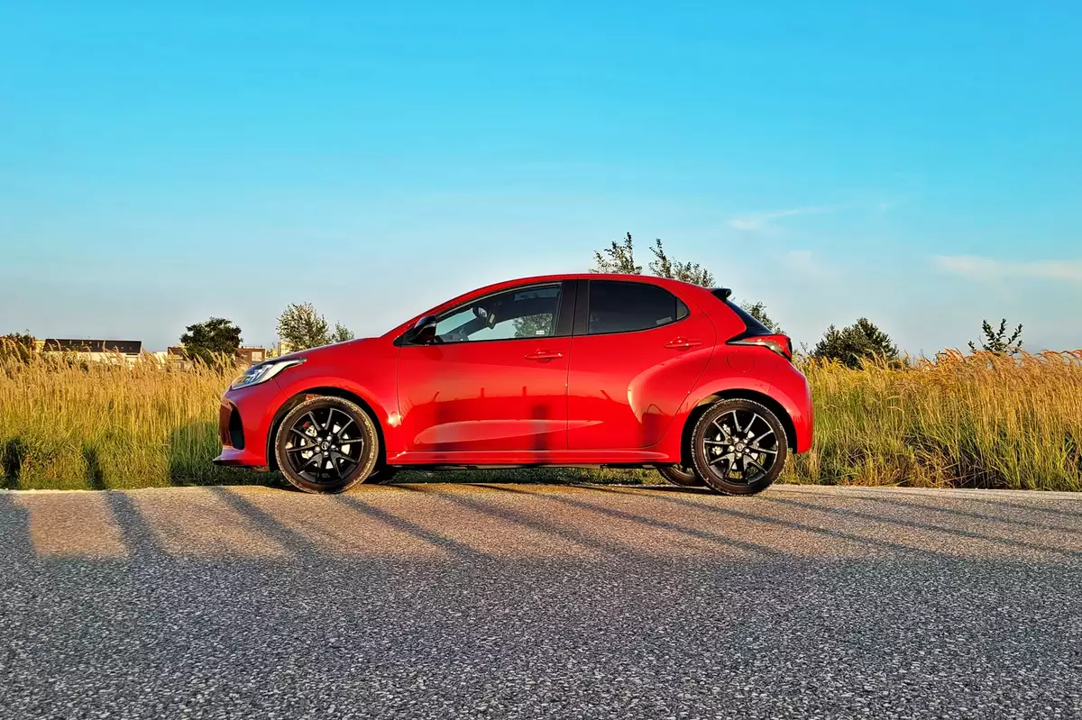 Mazda 2 Hybrid - bliźniaczka Toyoty Yaris