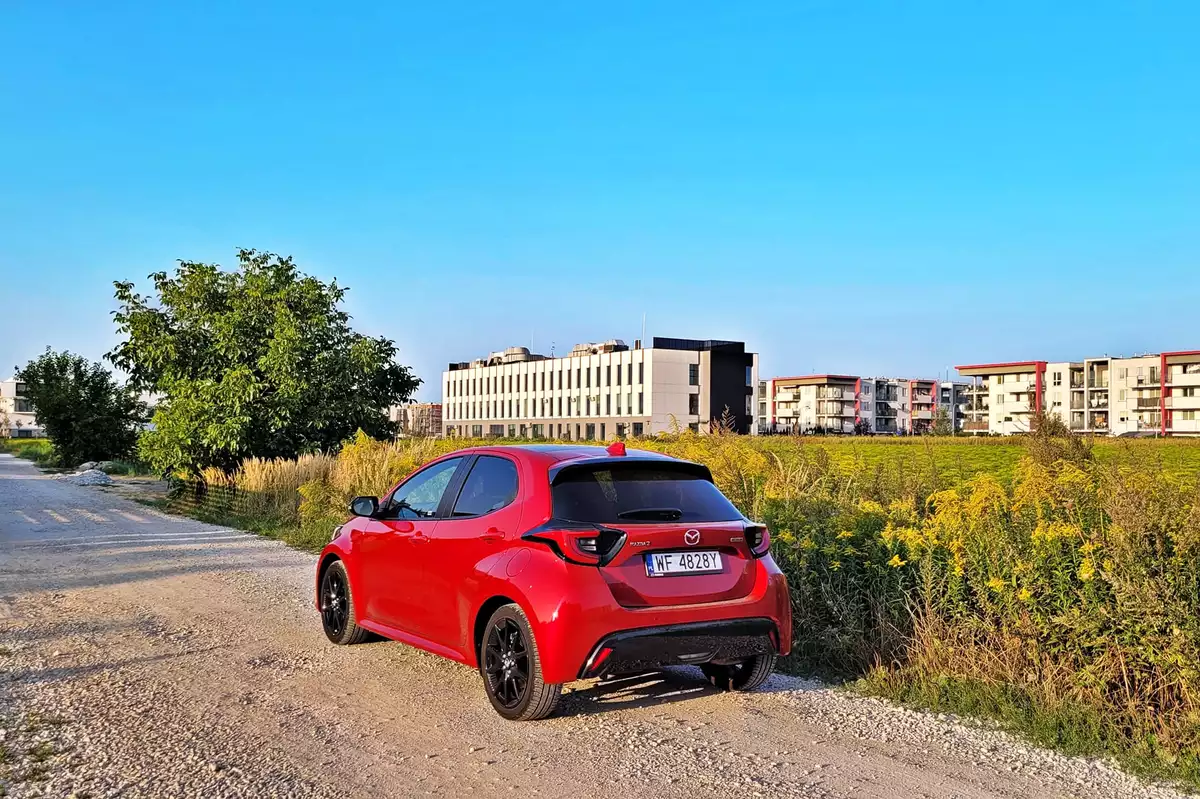 Mazda 2 Hybrid - bliźniaczka Toyoty Yaris