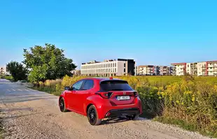 Mazda 2 Hybrid - bliźniaczka Toyoty Yaris