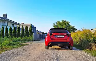 Mazda 2 Hybrid - bliźniaczka Toyoty Yaris