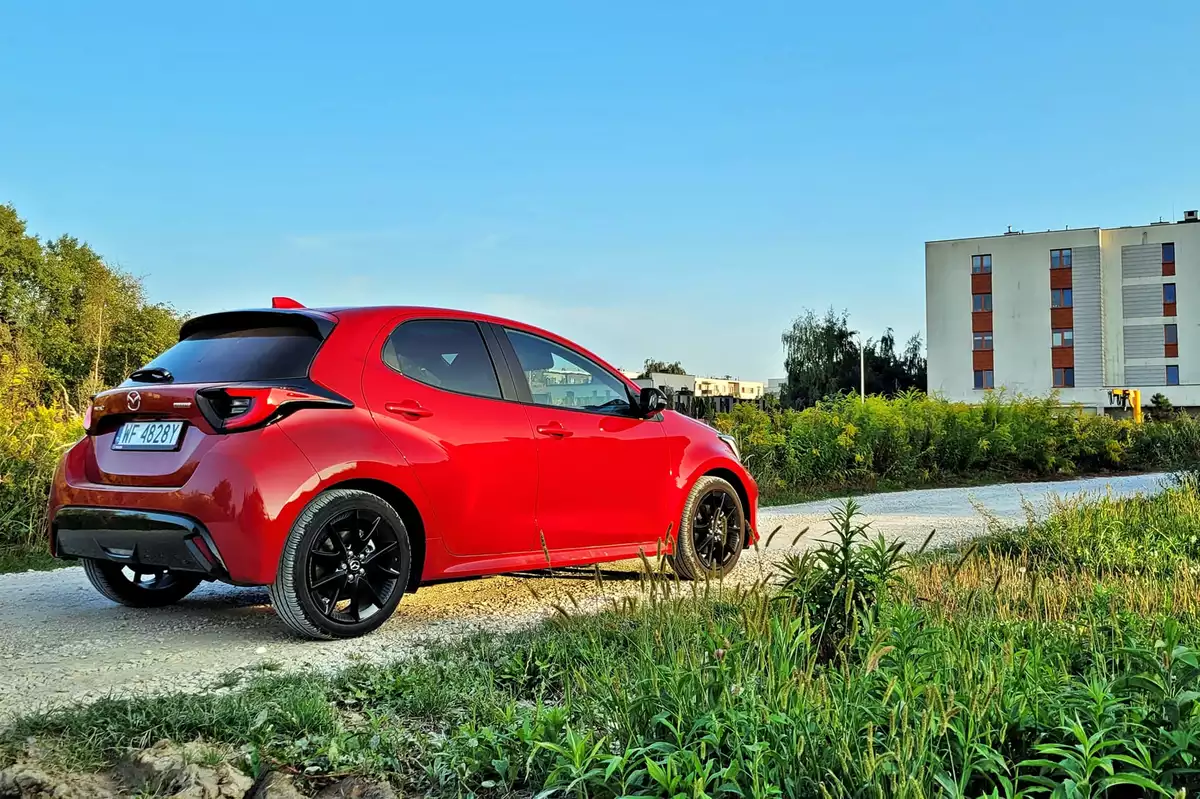 Mazda 2 Hybrid - bliźniaczka Toyoty Yaris