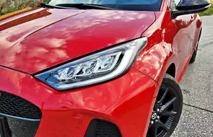 Mazda 2 Hybrid - bliźniaczka Toyoty Yaris