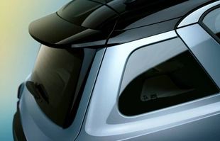 Renault 4 nadjeżdża