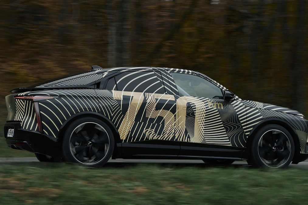 DS N°8. Nowy elektryczny model