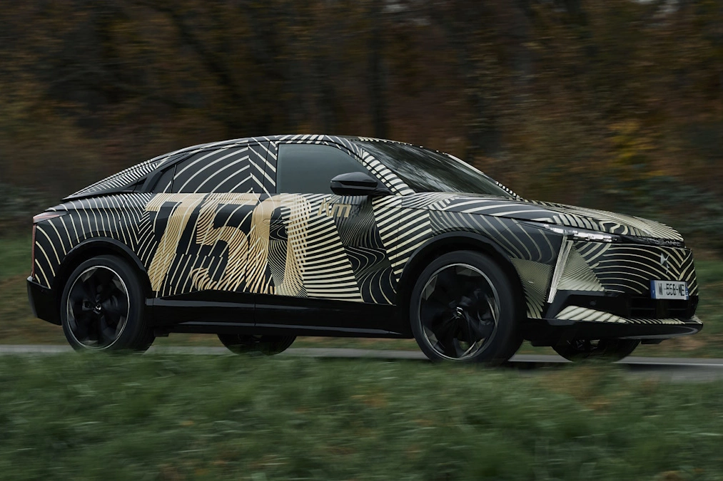 DS N°8. Nowy elektryczny model