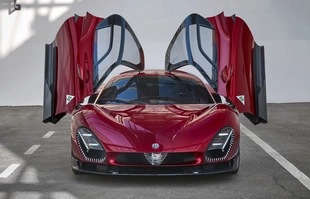 Alfa Romeo 33 Stradale wyjeżdża na drogi