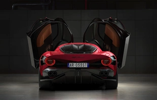 Alfa Romeo 33 Stradale wyjeżdża na drogi