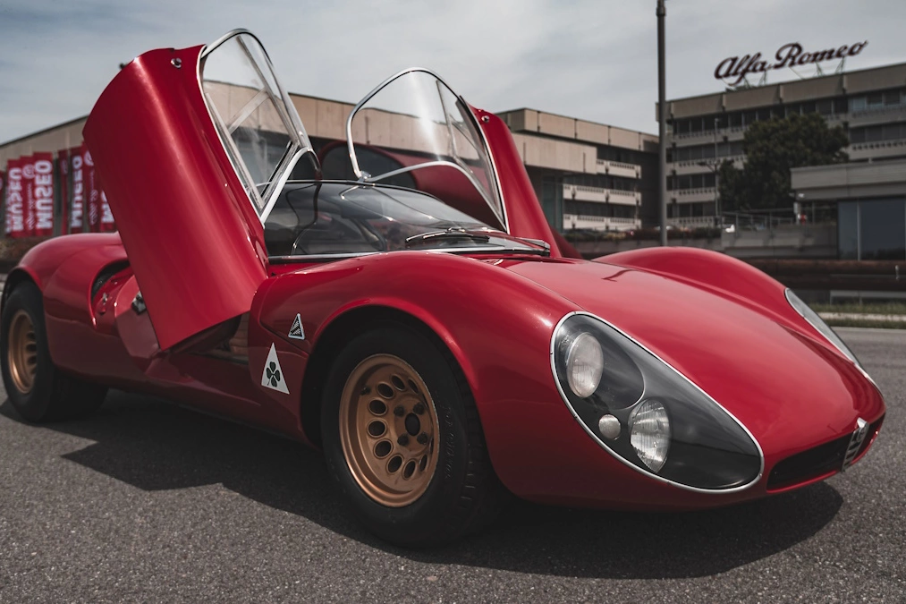 Alfa Romeo 33 Stradale wyjeżdża na drogi