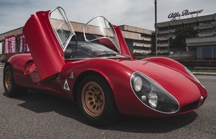 Alfa Romeo 33 Stradale wyjeżdża na drogi