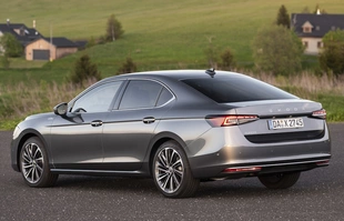 Skoda Superb z nowym napędem hybrydowym