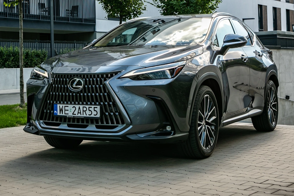 Szalone obniżki na Lexusy z roku 2024. Nawet 100 tys. taniej!